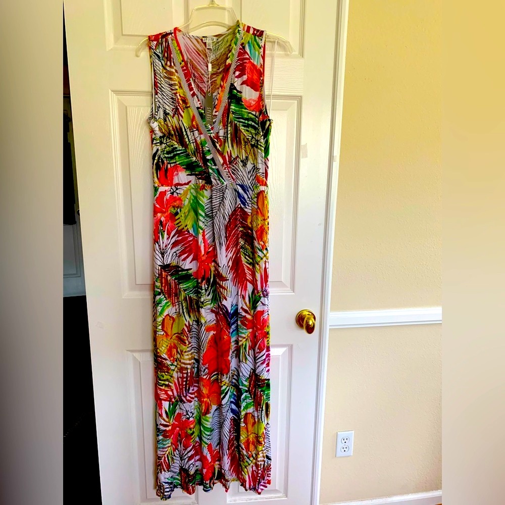 NWT Spense Maxi Sundress: Exotic, Elastic Waist, VNeck with White Mesh Inserts M